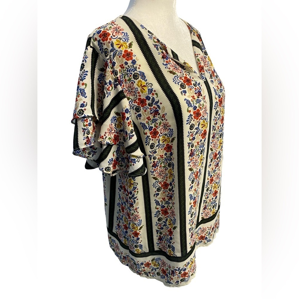 Faith & Joy Floral Blouse With Ruffle Sleeves Size  
M Pit 20 Pulls In Fabric - Picture 3 of 12